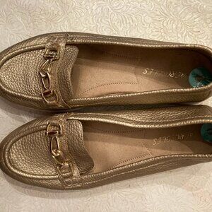 Aerosoles gold flats/loafers size 8 - barely worn